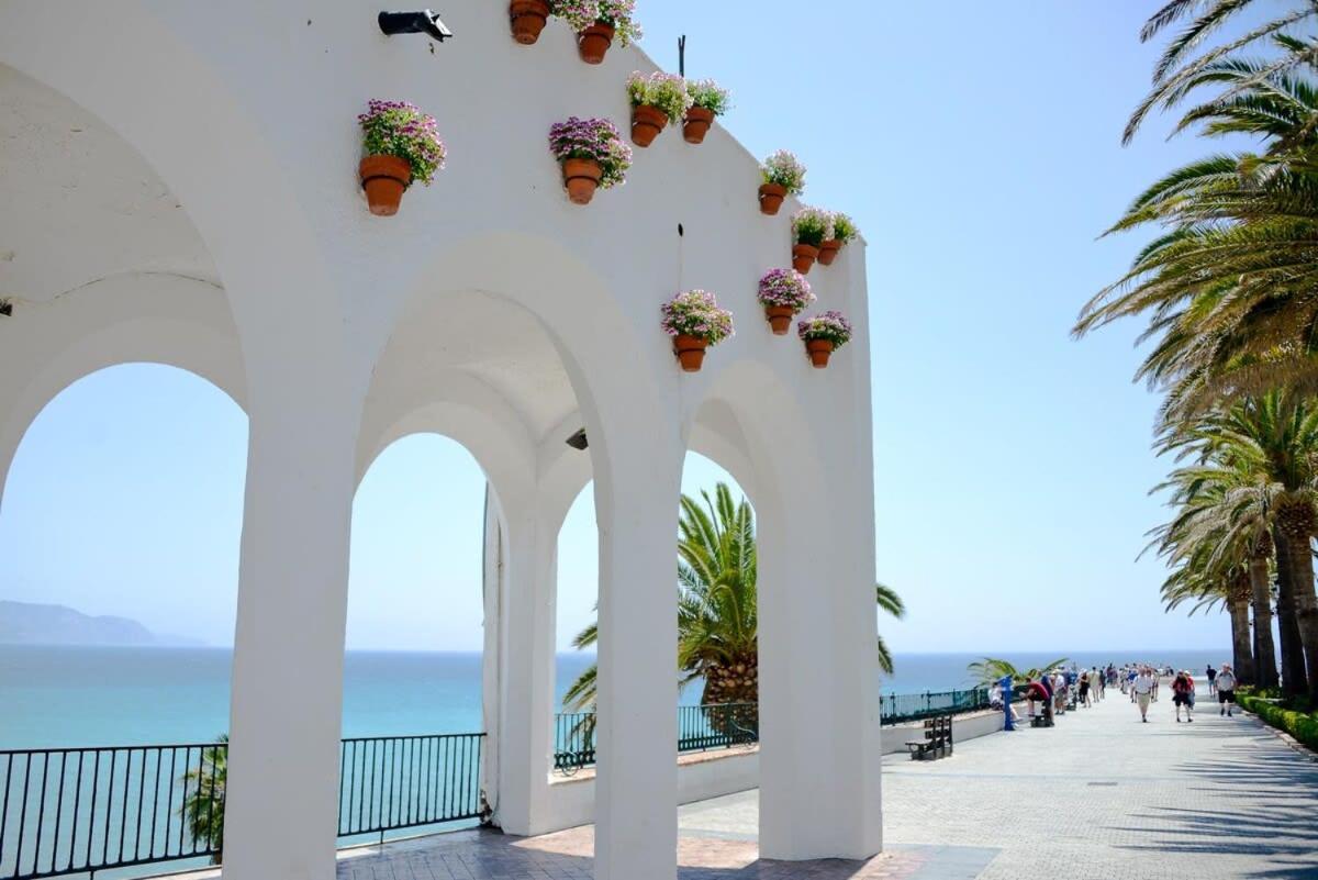 Villa Oasis Nerja Exterior photo